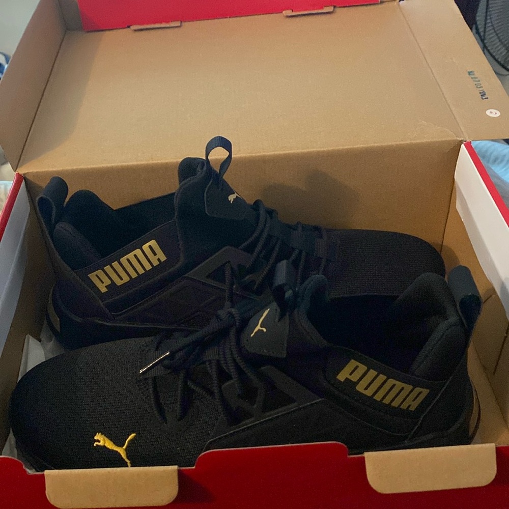 Brand New Woman Puma Sneakers